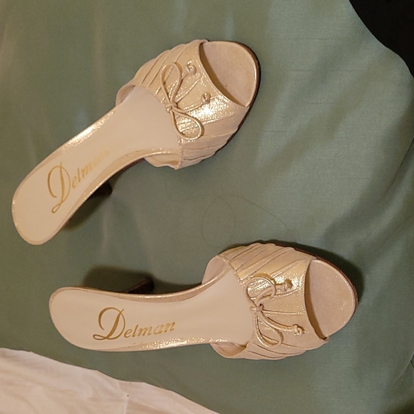Delman gold shimmer mules - Picture 7 of 7